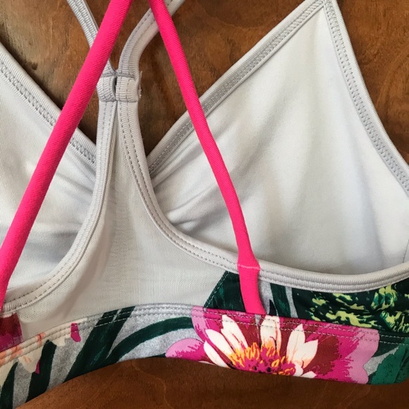 Old Navy active leaf print sports bra - small - Picture 4 of 5